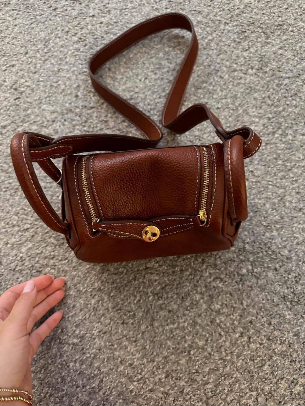Verano Hill Maris Mini Shoulder Bag with Gold-Tone Turn-Lock - Picture 2 of 8